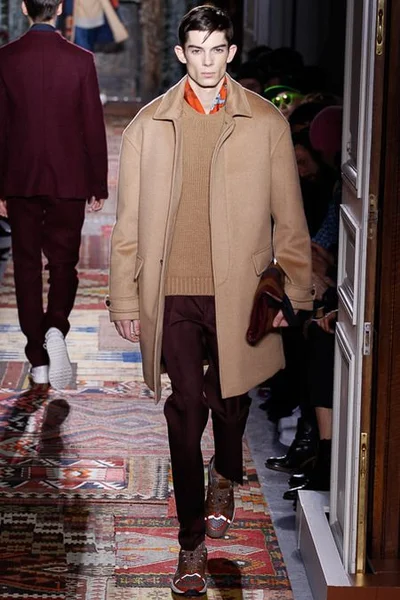Look 16